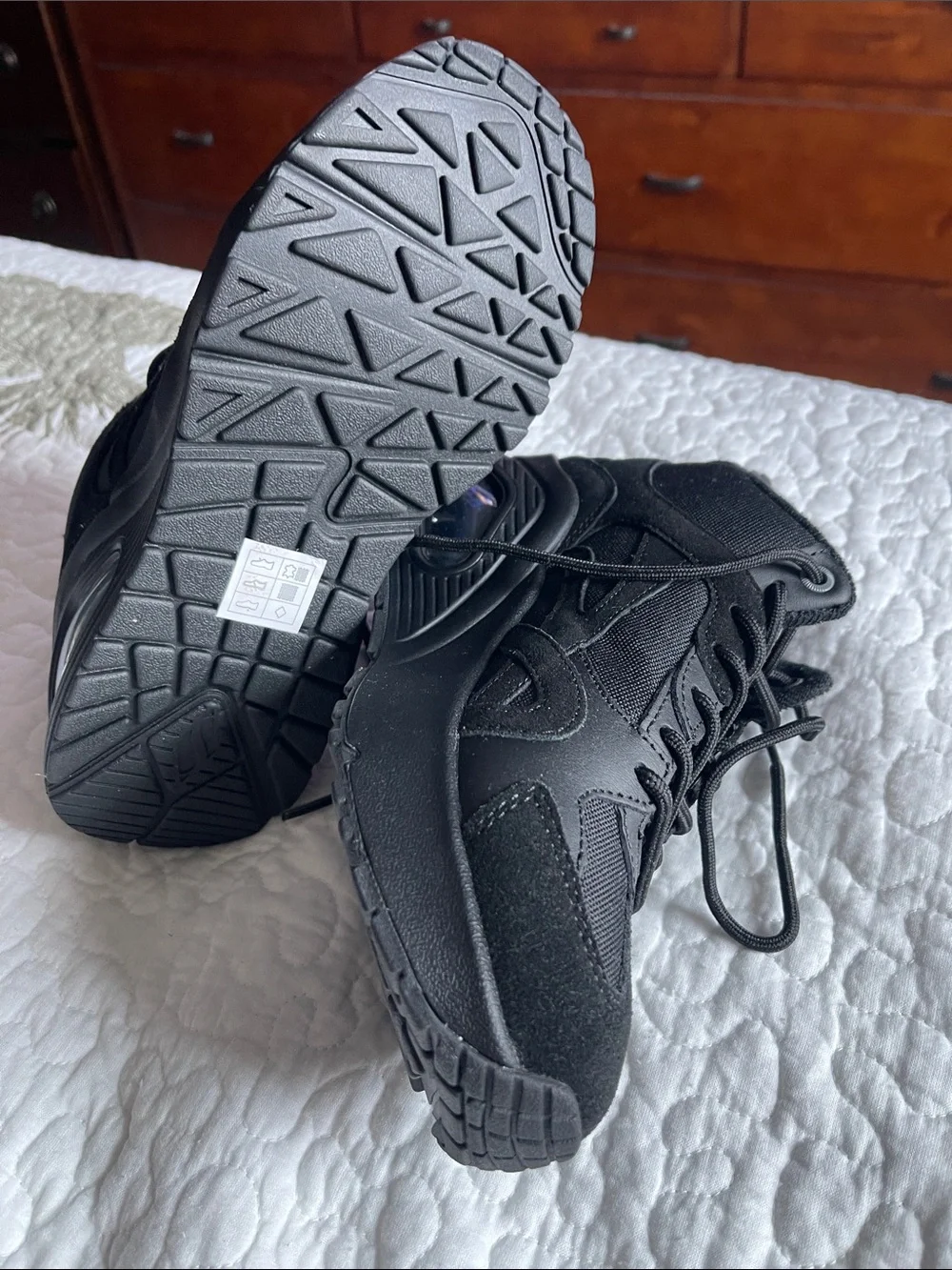 Skechers Women's Black High-Top Athletic Sneakers new never worn